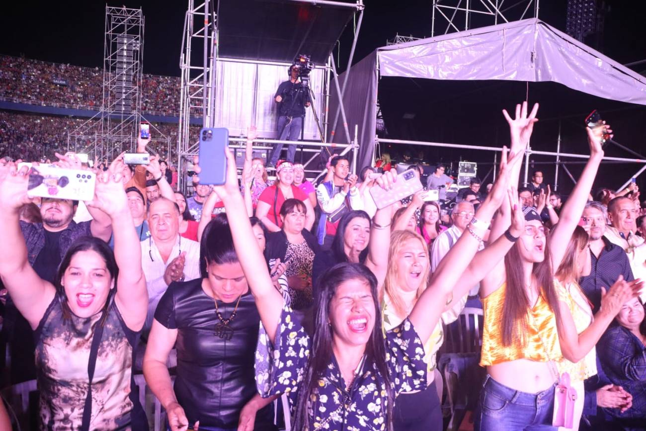 Las mujeres fueron las que vivieron con más euforia el concierto de Marco Antonio Solís. Foto: Cristóbal Núñez/Crónica/NaciónMedia