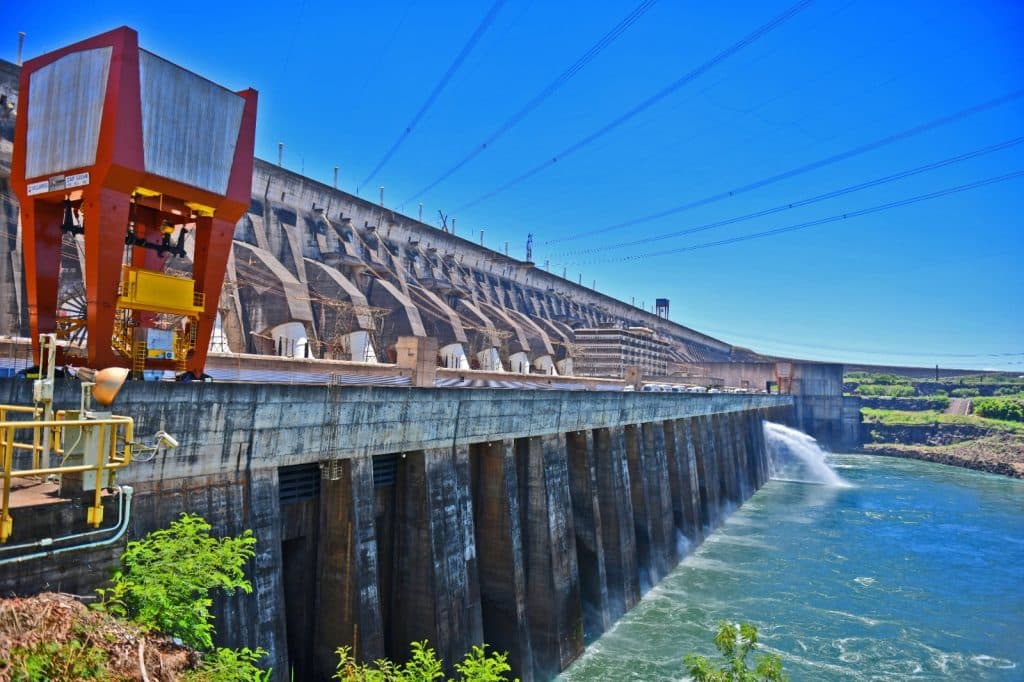 Itaipú Binacional, central hidroeléctrica.