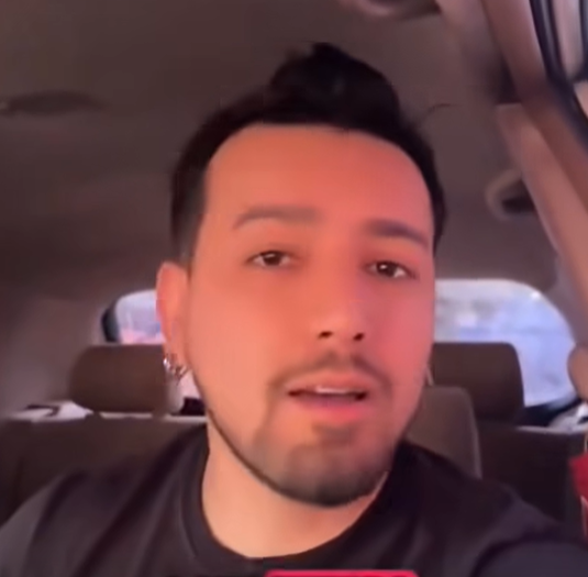 Andrew Aquino, el tatuador.