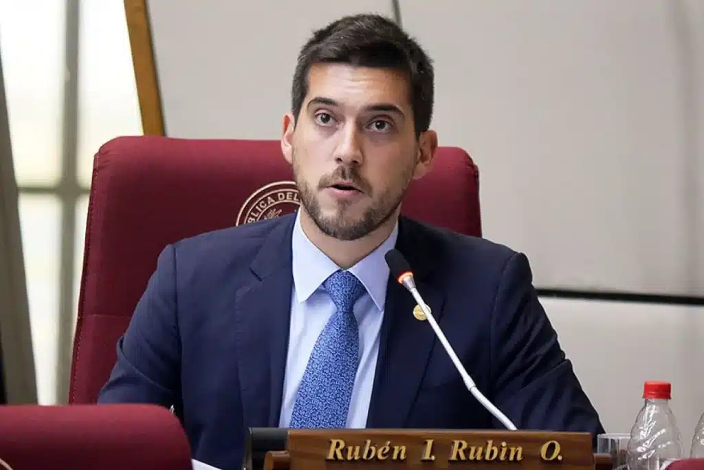“Un asesino de 17 no merece una segunda oportunidad si no se la dio a su víctima”, expresó durante una conferencia de prensa en el Congreso.