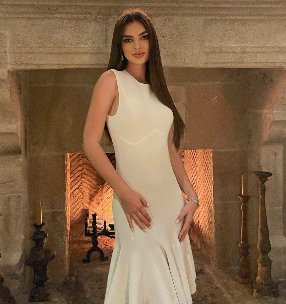 Nadia Ferreira y un elegante vestido blanco con el que recibió el nuevo año. (Foto: @nadiatferreira)