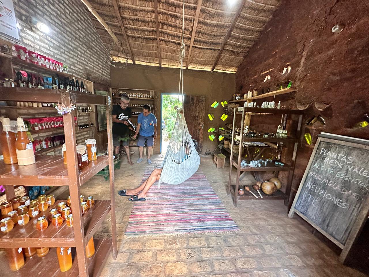 En Itacurubí de la Cordillera, el CERM mantiene un vivero experimental con más de 40 especies medicinales nativas, donde también se realizan encuentros y tours para conocer y concienciar sobre la preservación.