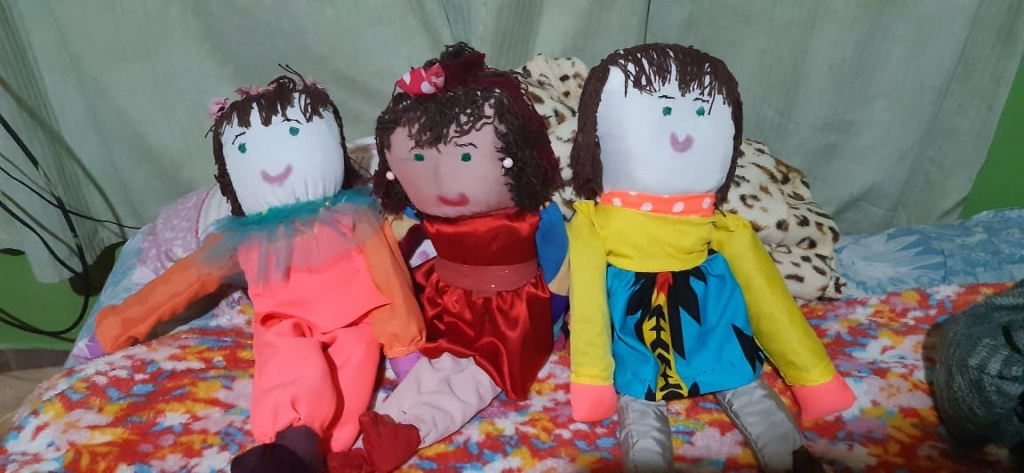 Las muñecas que hace "Ña Chuni" (GENTILEZA).