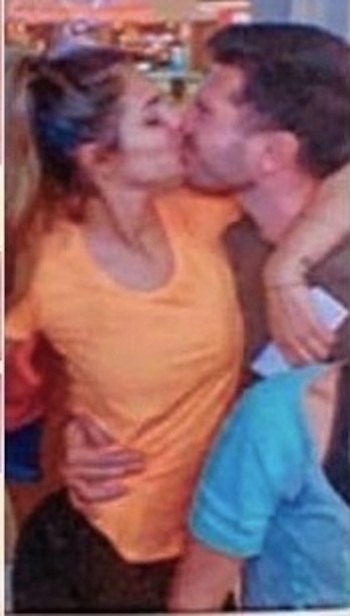 El político Carlos Viveros a los besos con Alejandra Petern.