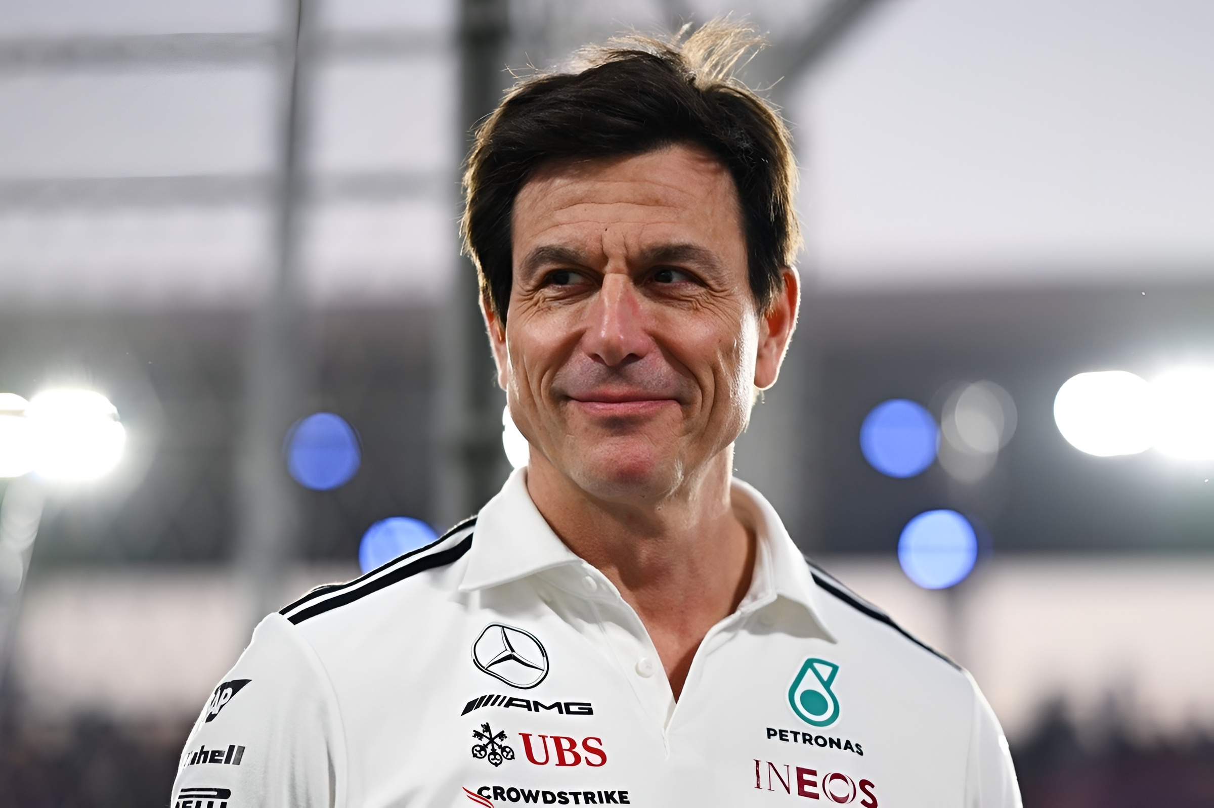 Torger “Toto” Wolff en el ojo de la tormenta. Se sospecha que su equipo, Mercedes, alteró de cierta forma sus monoplazas con “secretos” fuera del reglamento.