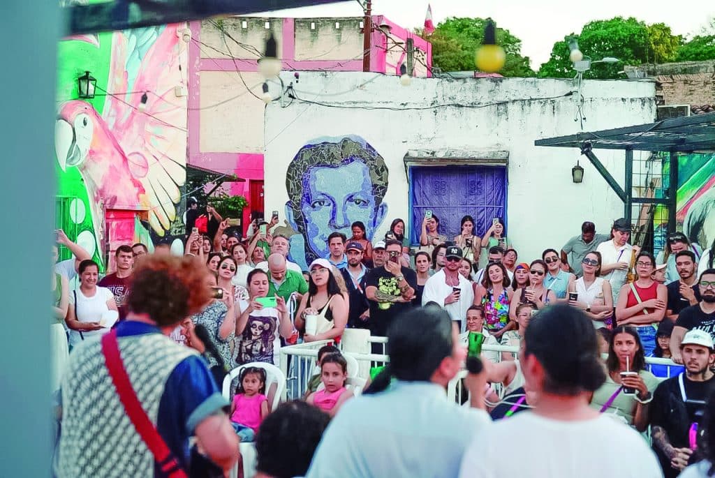 Vecinos e invitados durante el lanzamiento en Punta Karapã.
