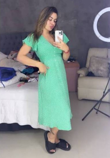 Por este look, a Lari le dijeron "naca" en un supermercado. (Captura de pantalla)