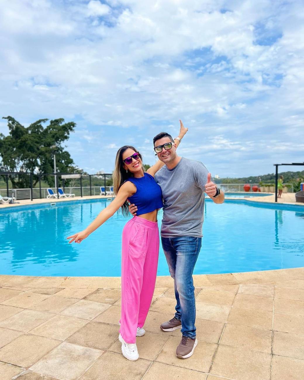 La primera famosa que profesionalizó el trabajo de influencer en Paraguay, Maga Páez. Es una cartelería humana. @magapez