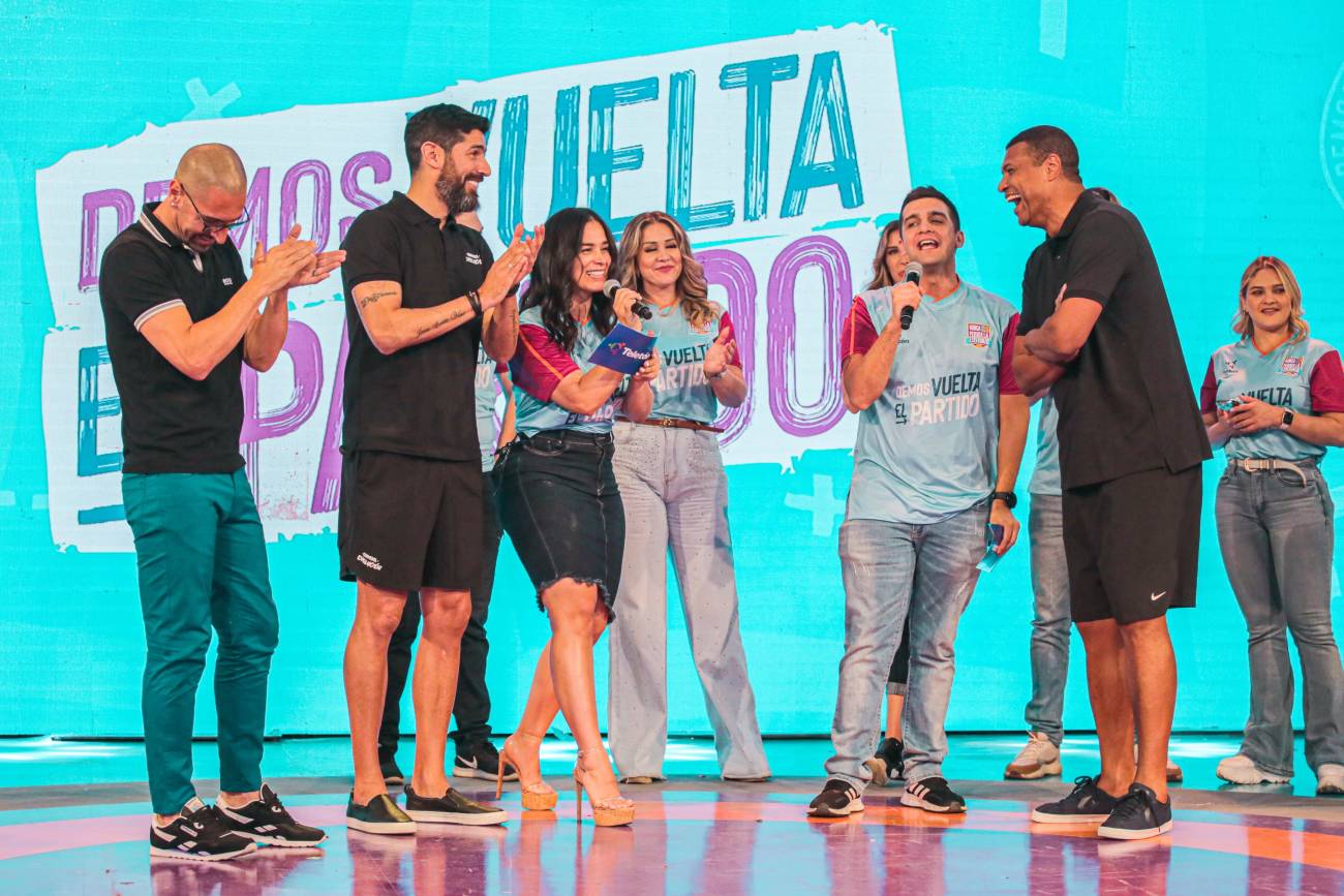 Dos de las estrellas internacionales, Sebastián "El Loco" Abreu y Junior Baiano.