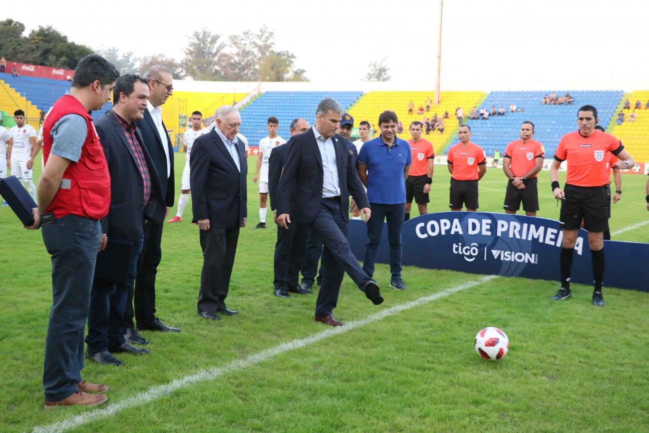 El capo de la APF, Javier Díaz de Vivar, estuvo presente para el puntapié inicial.