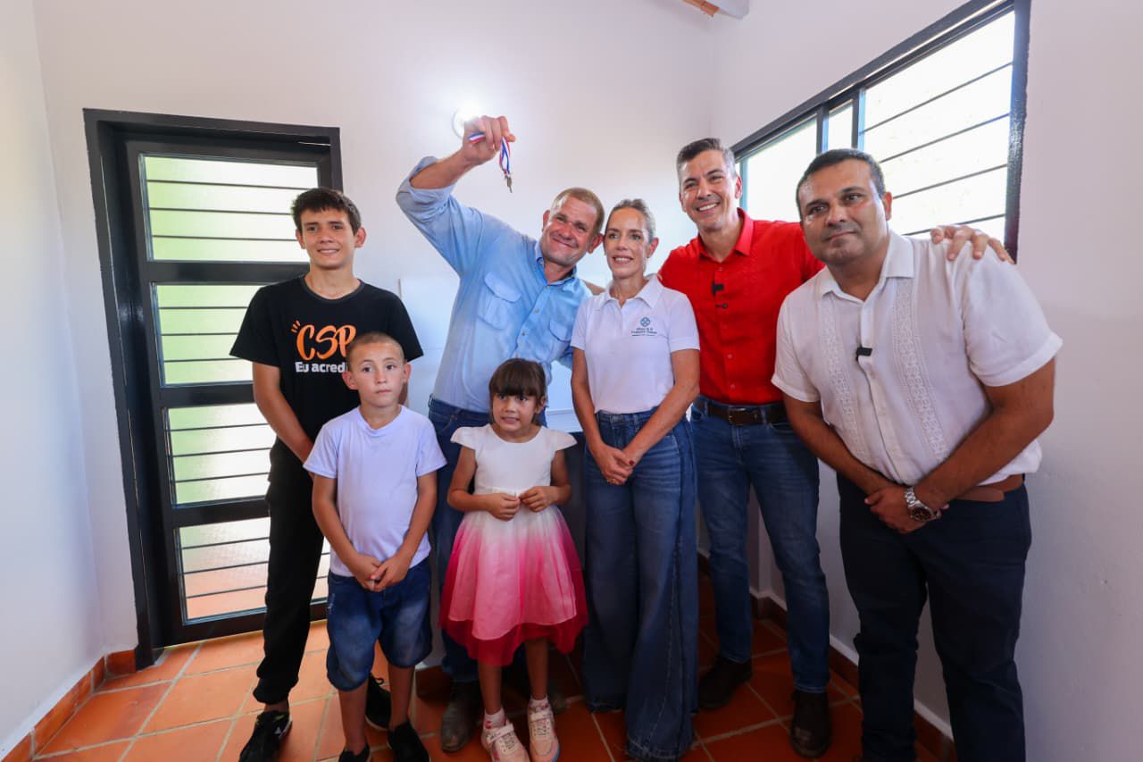 54 familias de Paraguarí cumplen el sueño de la casa propia. Foto: Gentileza