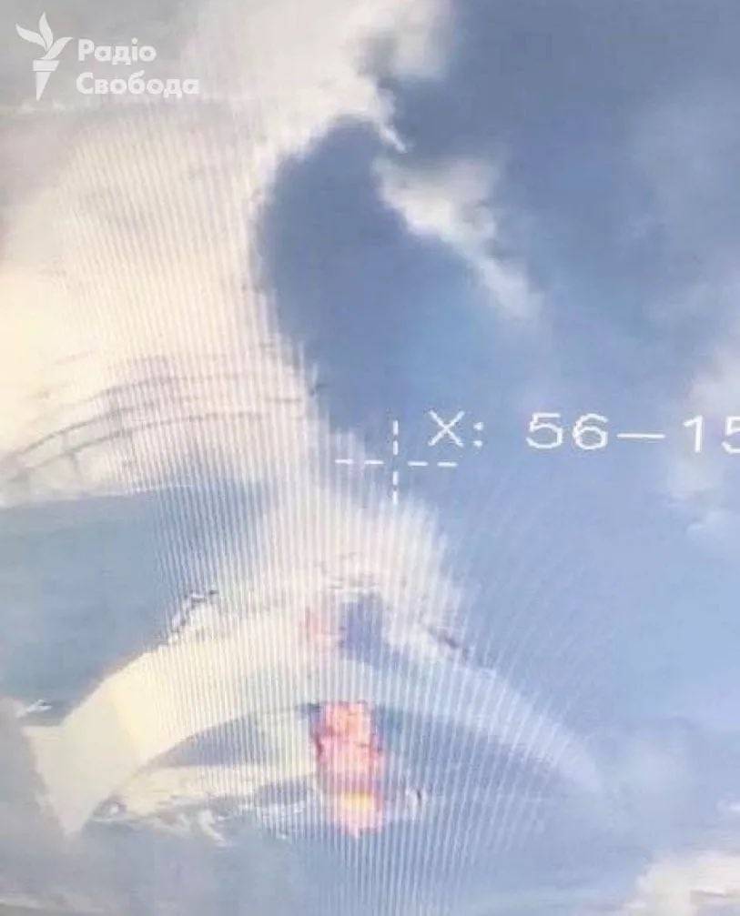 Una de las imágenes en la que se ve cómo el Antonov225 arde en llamas. (Foto: Twitter)