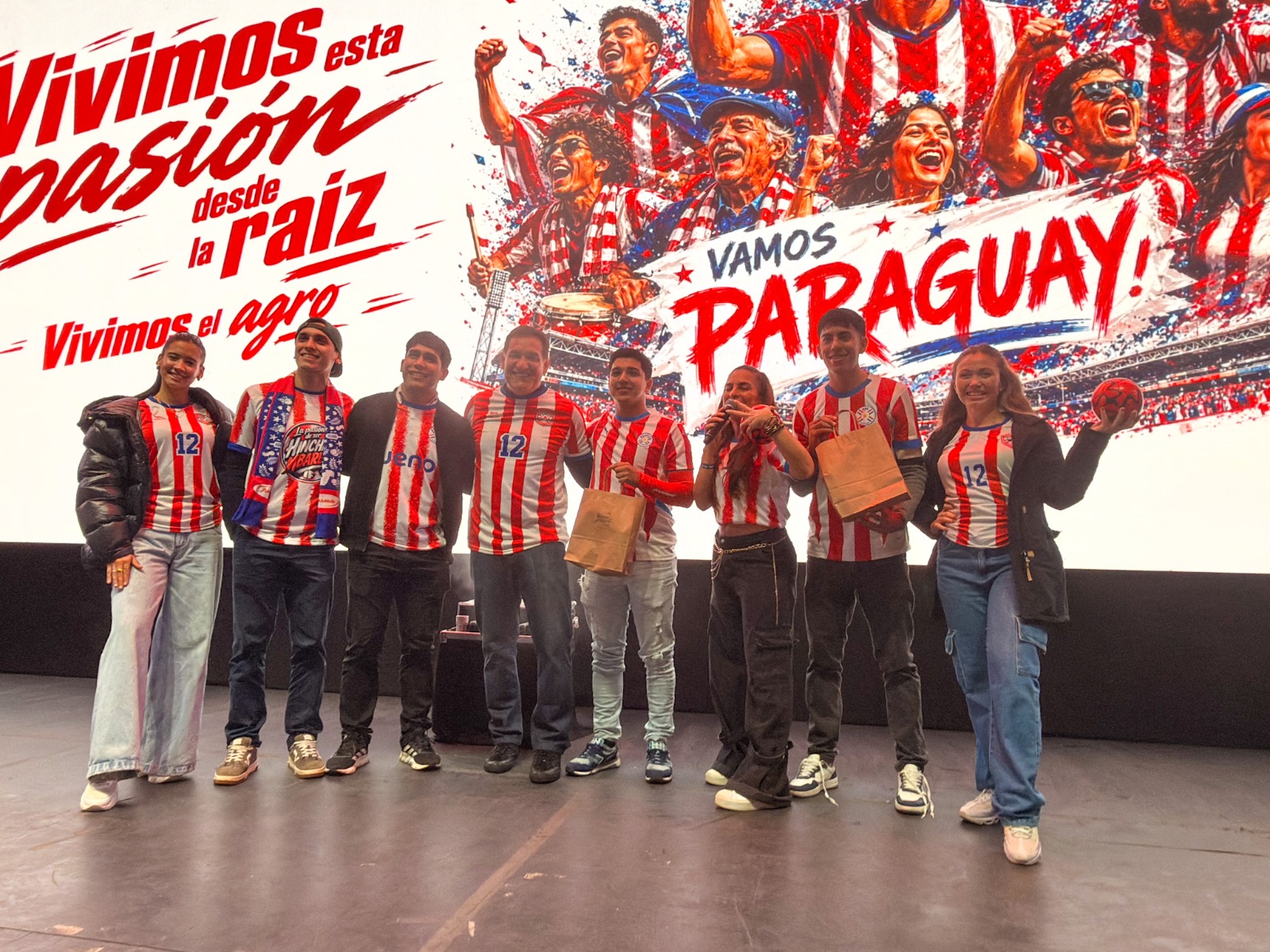 Grupo Sarabia sigue acompañando el sueño mundialista desde la Casa Albirroja. Foto: gentileza