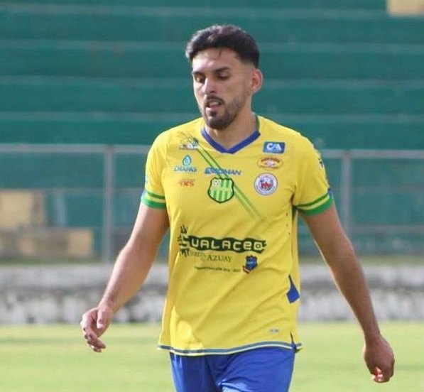 Luis Palma con la camiseta de Gualaceo de Ecuador.