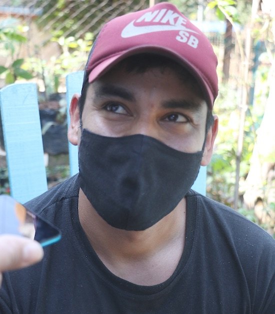Hace dos años que Miguel se dedica al rubro de las plantas y le va muy bien he’i.
