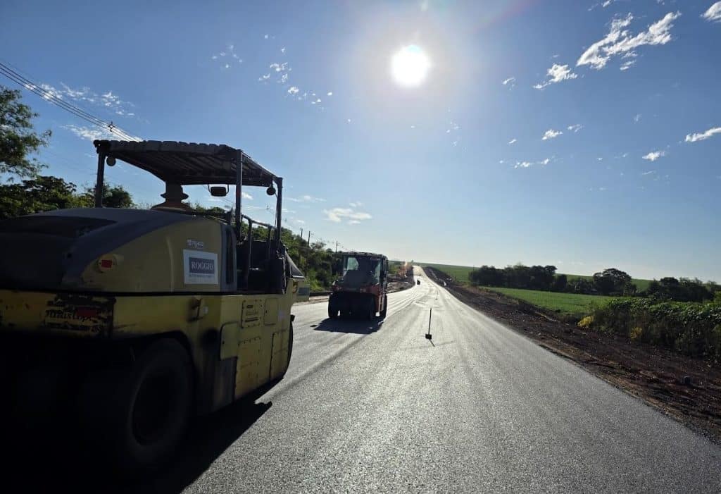 La nueva ruta PY21, que conecta Puerto Indio con el empalme a la Supercarretera, avanzacomo una obra estratégica para la conectividad del Alto Paraná.