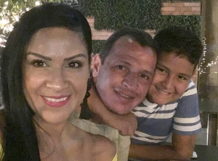 Nelson junto a su esposa Rocío Florentín y su único hijo Nadir (9).