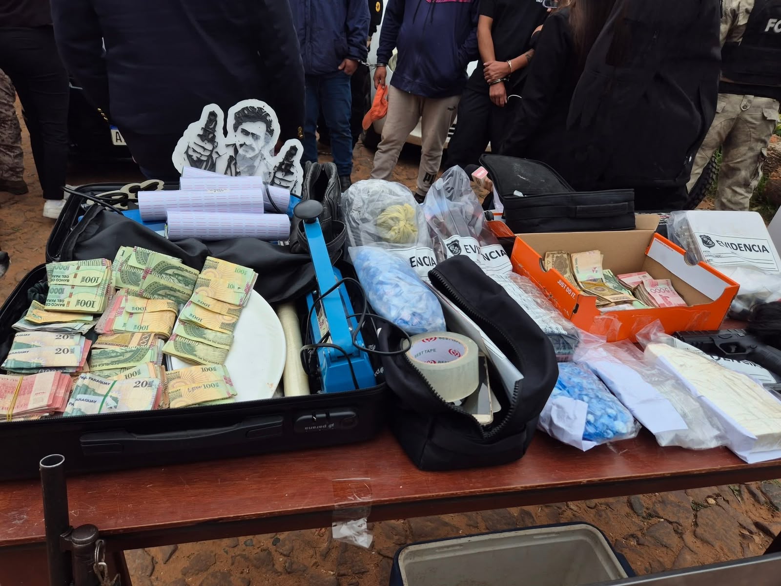 Las evidencias incautadas en el operativo realizado en Guarambaré.