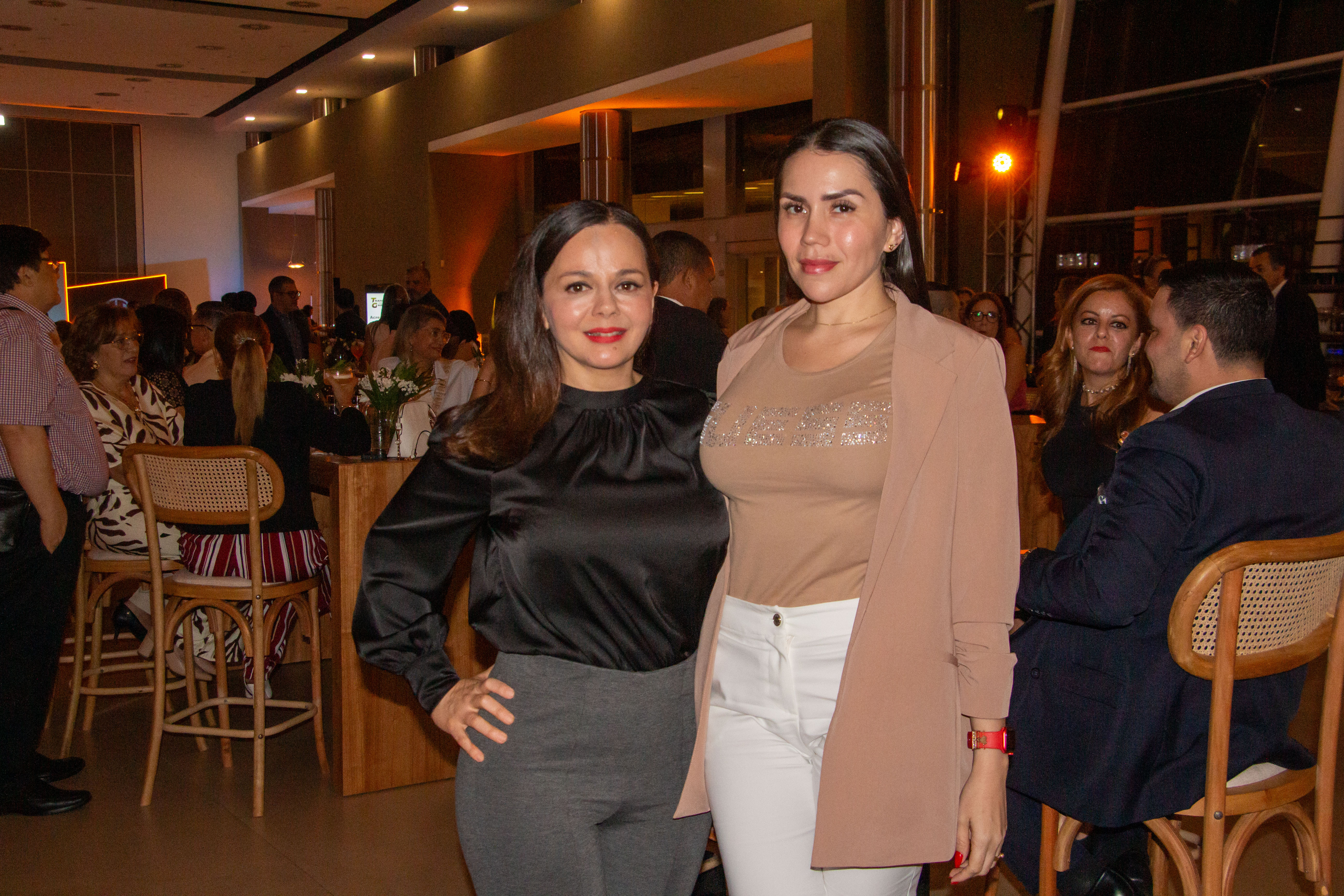 Alejandra Godoy y Romina Alarcón.