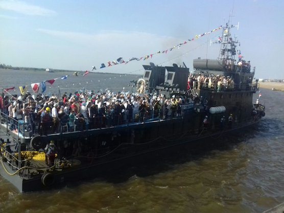 PROCESIÓN ACUÁTICA. La Virgen salió del puerto de Sajonia y llegó hasta la Costanera de Asunción.
