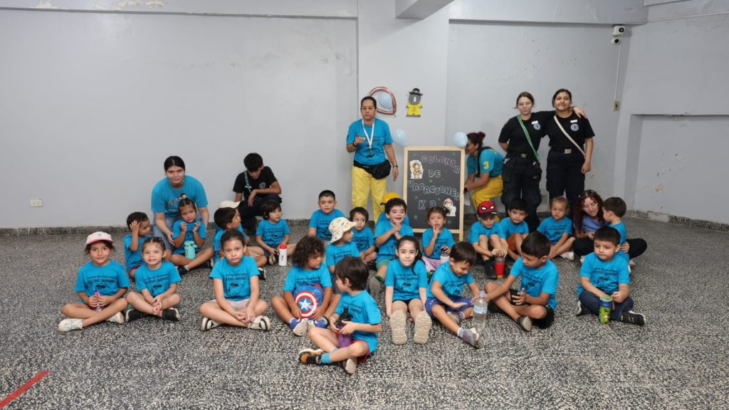 En la colonia de vacaciones realizada del 15 al 17 de enero, los brigadistas fueron de granayuda para el cuidado de los niños pequeños.