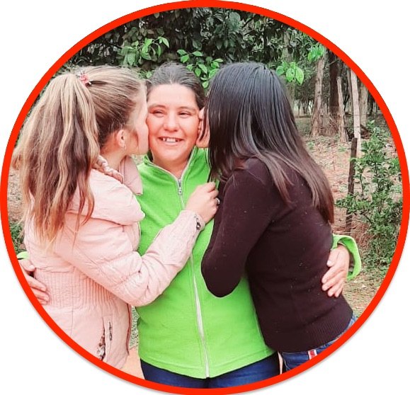 El beso de las hijas a la madre.