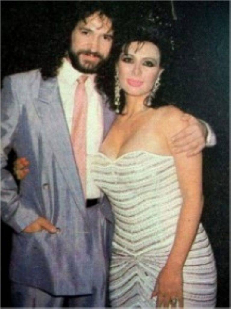 "El Buki", cuando se había casado con Beatriz Adriana, con quien tuvo su primera hija. (FOTO: heraldodemexico.com.mx)