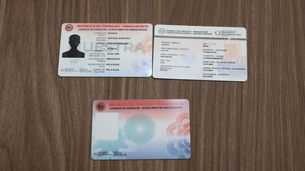 En el nuevo plástico se eliminan las tradicionales celdas para stickers, por lo que los conductoresya no tendrán que ir a revalidar su registro cada año.