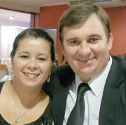 Aquí junto a su esposa.