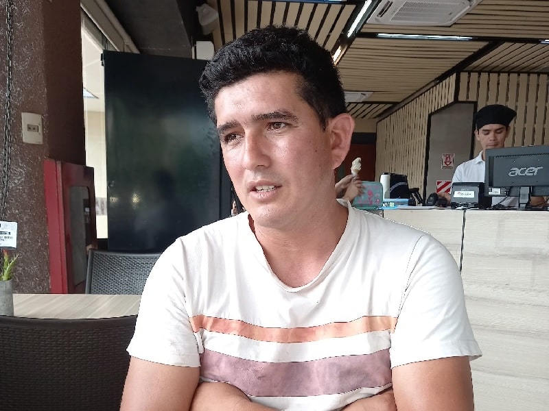 Elvio, descendiente de boliviano, tiene las sandías más dulces de Mbatovi.