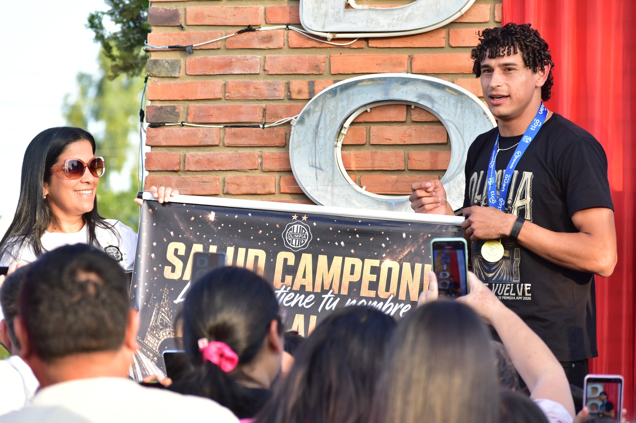 Alcaraz recibió un reconocimiento por parte de los hinchas. (Foto: Ara Colmán).