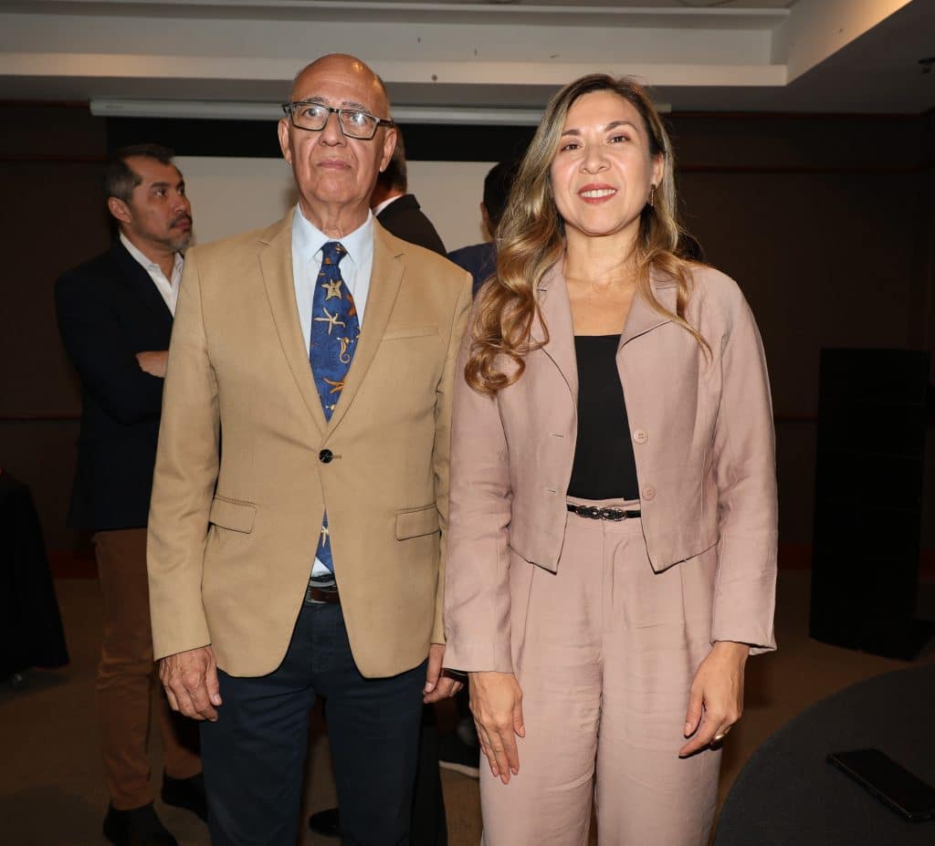 Gustavo Riego y Cynthya Wagata.