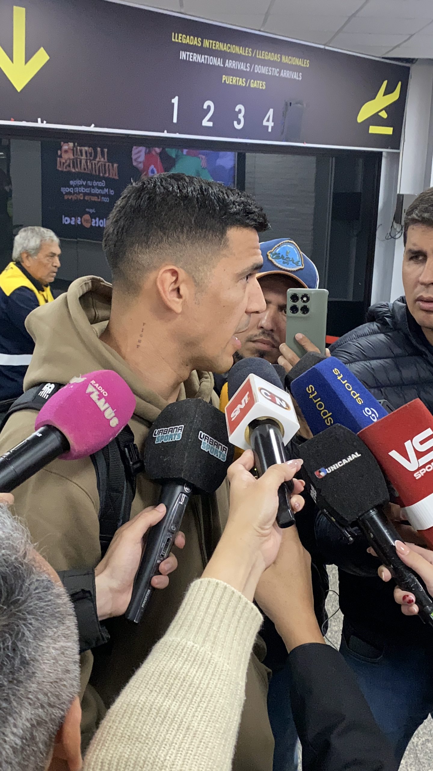 Fabián Balbuena y Omar Alderete arribaron al país. Foto: captura