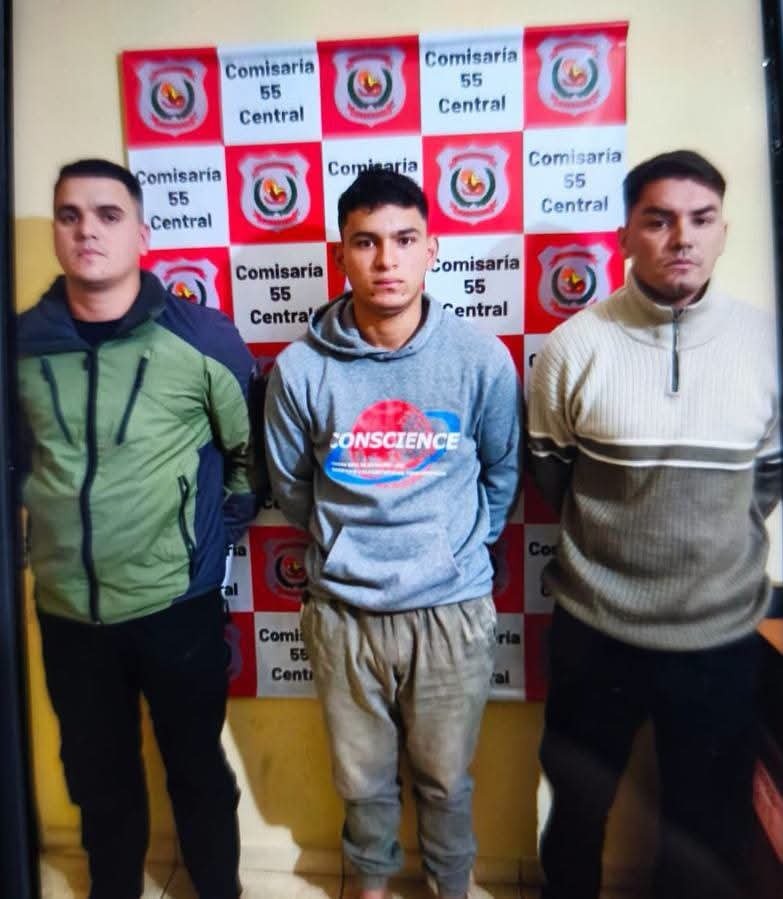 Tres policías detenidos por venta de un arma reglamentaria. Foto: gentileza