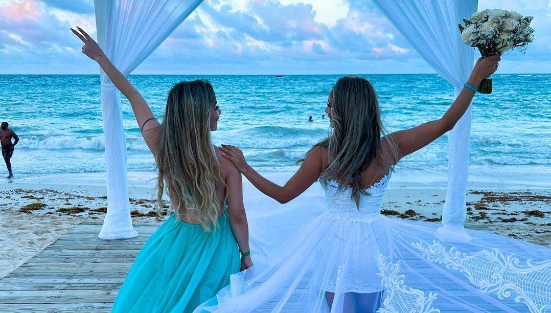 Marilina Bogado y su hermana Mariela, disfrutando de un momento feliz y soñado, en familia. @marilina_oficial