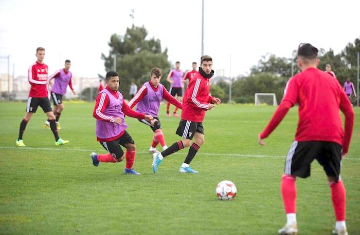 Durante un entrenamiento en Portugal. El paraguayo dijo que lo están tratando muy bien.