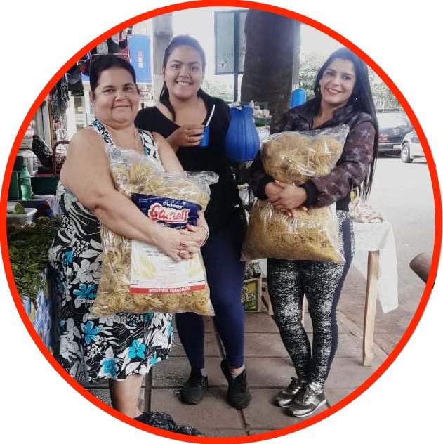 Algunas personas que ya fueron a dejar su granito de arena para ayudar a los pilarense