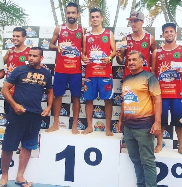 “Chore’i” posando en la primera posición en el certamen rapai de piqui.