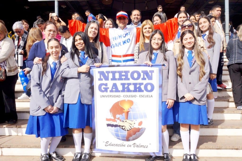 Alumnos del colegio Nihon Gakko en su peregrinación a Caacupé.