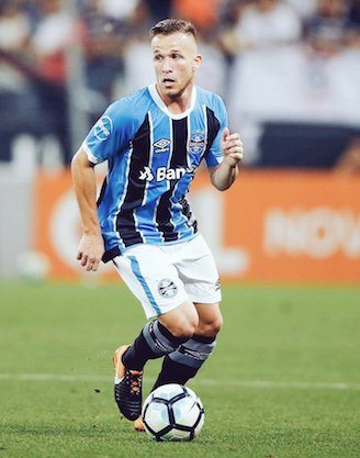 ESTRELLA. Arthur es el ídolo de Gremio.
