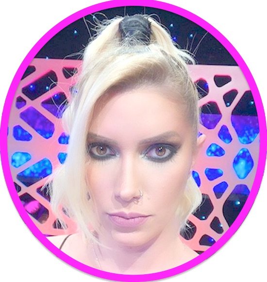 La hoy ex jurado se sigue alzando con todas las bajadas de caña en redes sociales.