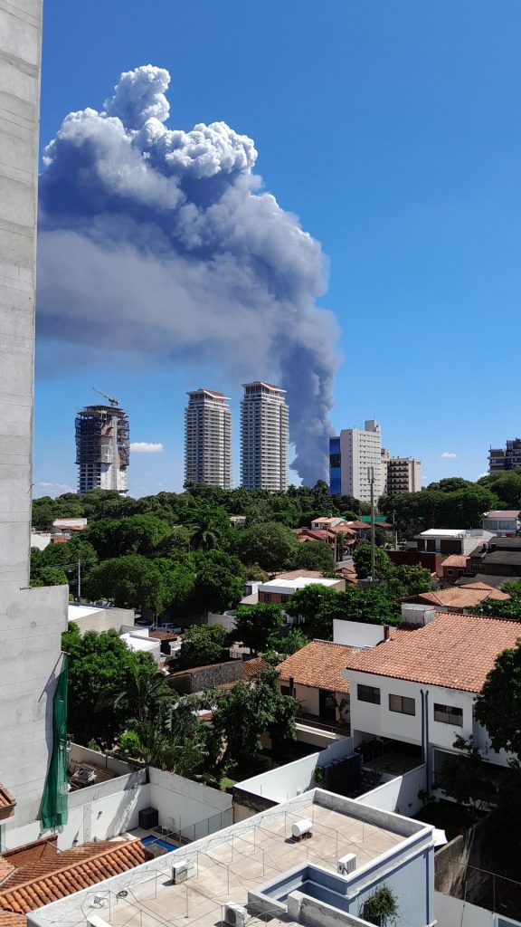 Así observan el humo desde Asunción.