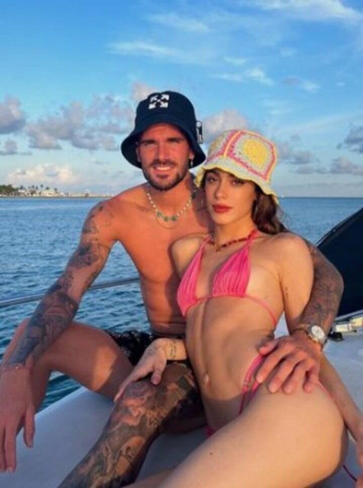Rodrigo De Paul y Tini Stoessel. (Foto: carin.com)