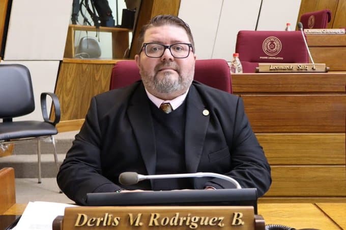 Esta convocatoria compensa la reunión ordinaria delmartes pasado, suspendida por el fallecimiento del diputadoDerlis Rodríguez.