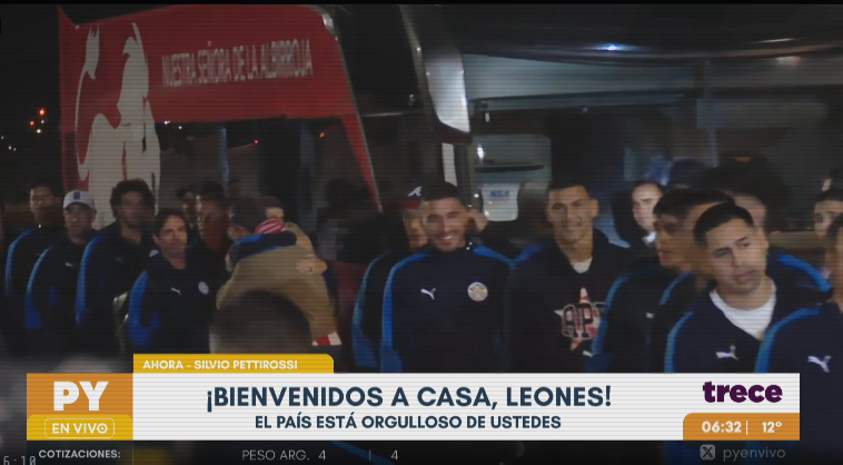 Los jugadores compartieron unos minutos con la afición-Foto Captura