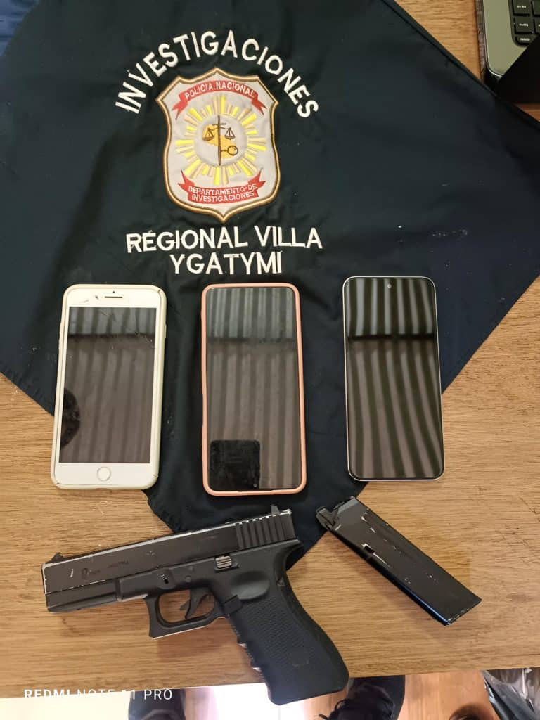 Réplica de arma tipo Glock fue hallada en poder de los presuntos implicados en el robo agravado.