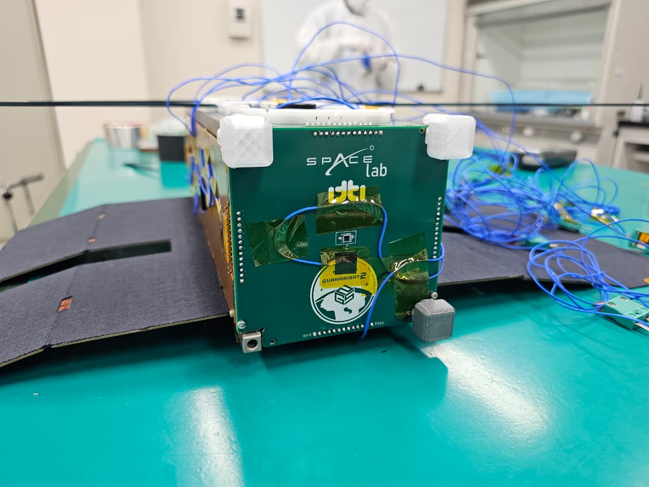 El satélite permitirá realizar comunicaciones por radio, apoyando a la comunidad de radioaficionados