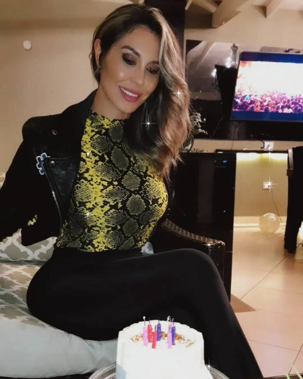 Dénesis Sánchez con su tortita de cumple.