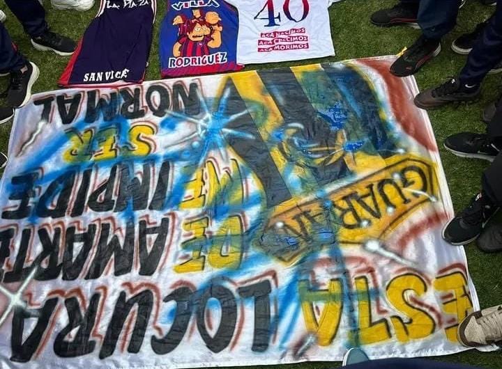 La bandera robada, barras de Cerro Porteño pintaron la misma, antes de devolverla.