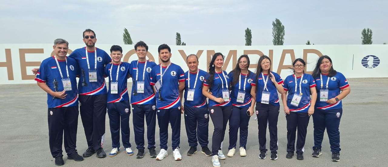 Equipo completo de Paraguay que está compitiendo en la Olimpia Mundial de Ajedrez en Uzbekistán.